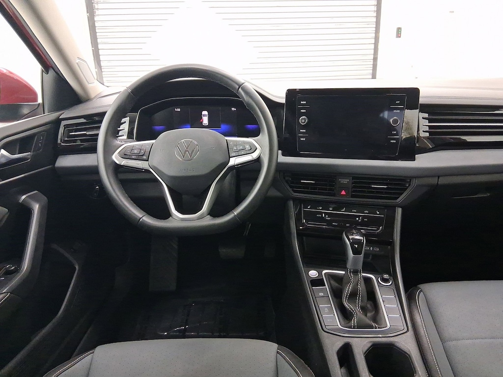 Used 2025 Volkswagen Jetta SE Sedan