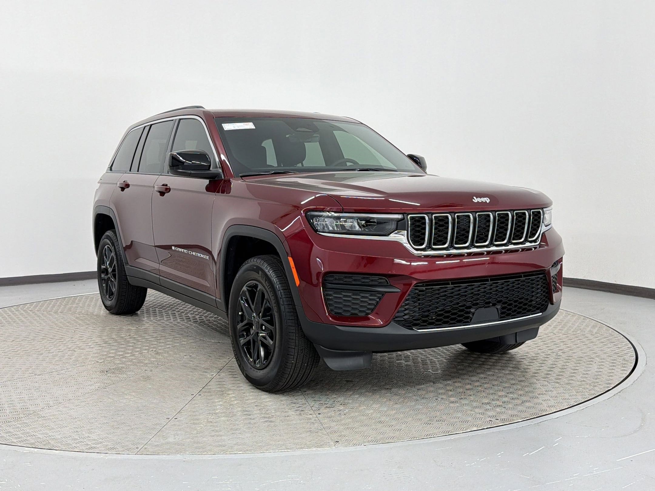 2025 Jeep Grand Cherokee Laredo photo 6