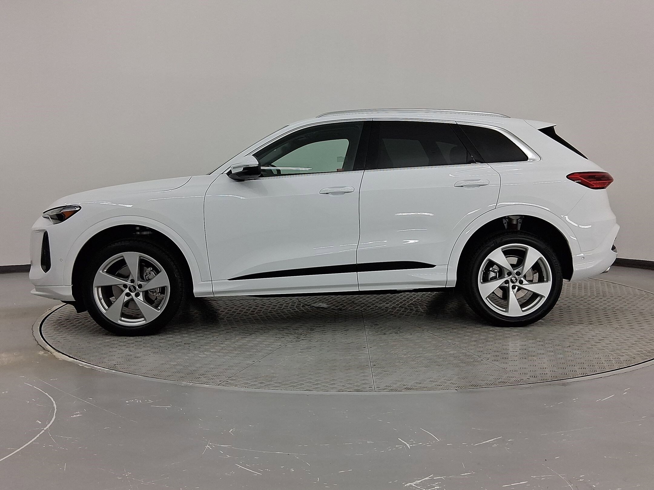 2025 Audi Q5 2.0T Premium Plus photo 2