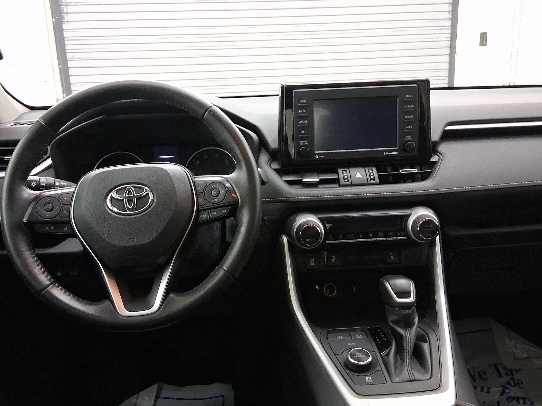 2021 Toyota RAV4 Hybrid XLE Premium photo 3