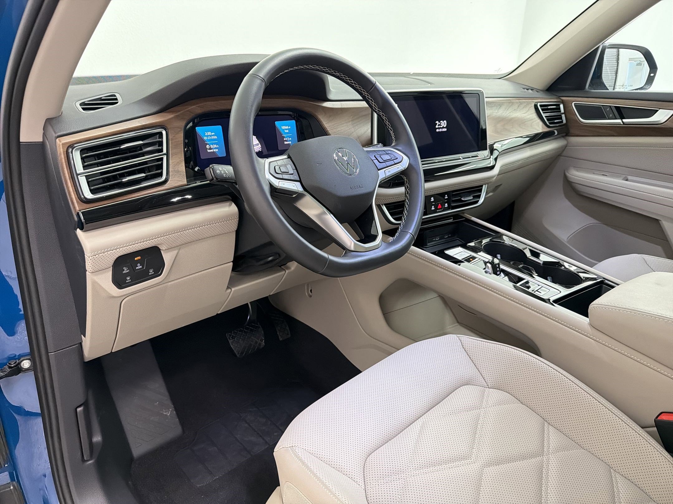 2026 Volkswagen Atlas 2.0T SE w/Technology photo 4