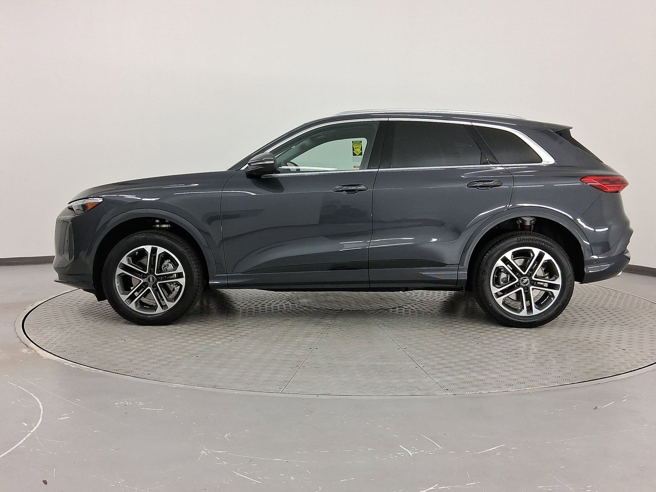 2025 Audi Q5 2.0T Premium Plus photo 2