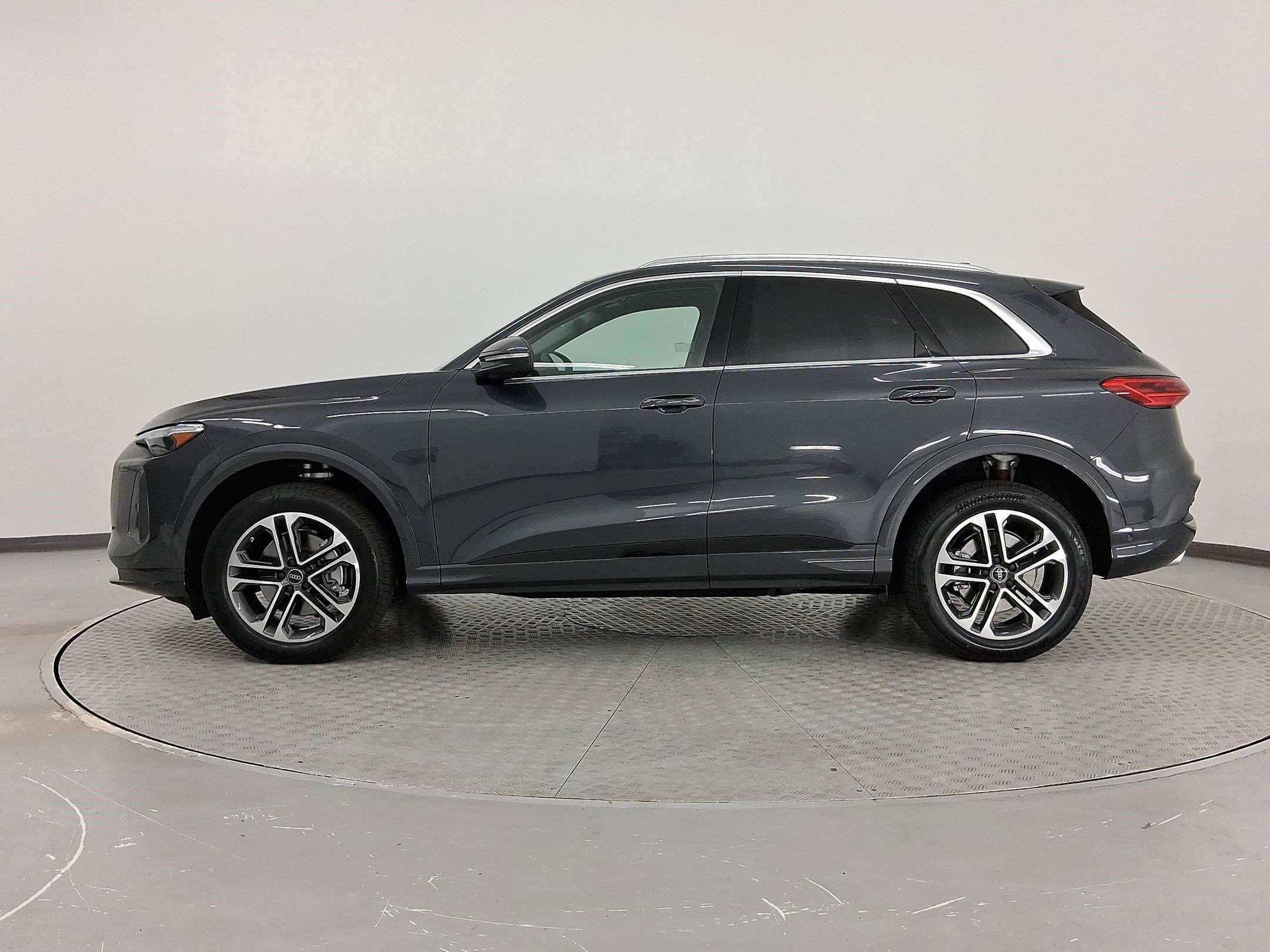 2025 Audi Q5 2.0T Premium Plus photo 2