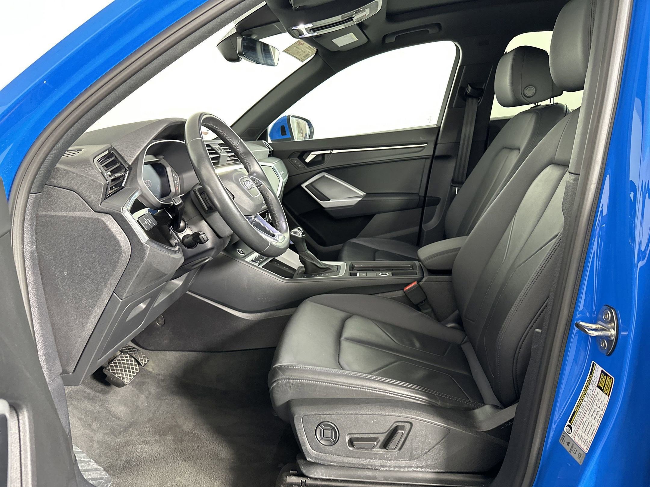 2023 Audi Q3 45 TFSI S line Premium photo 4