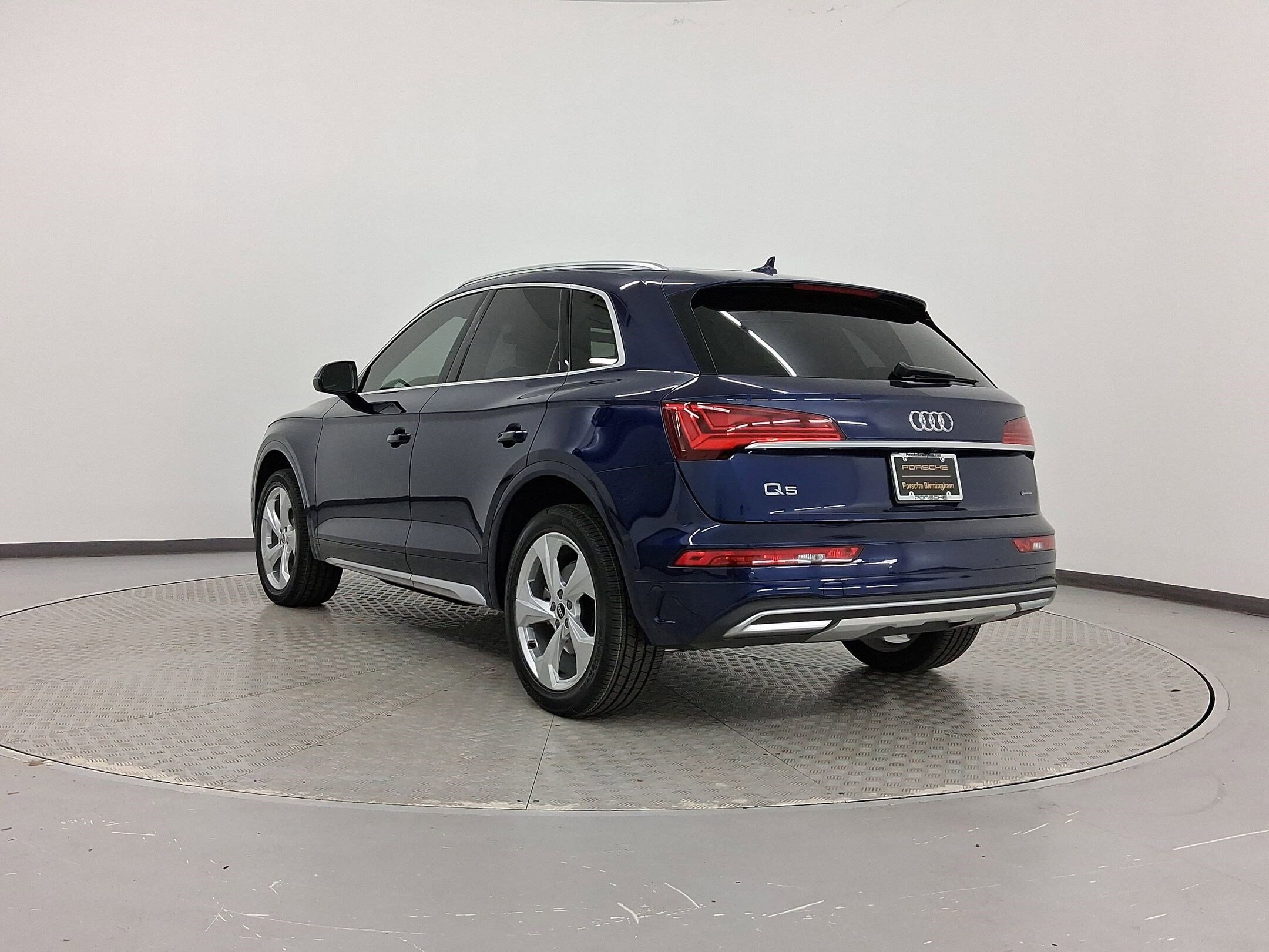 2021 Audi Q5 45 Premium photo 2