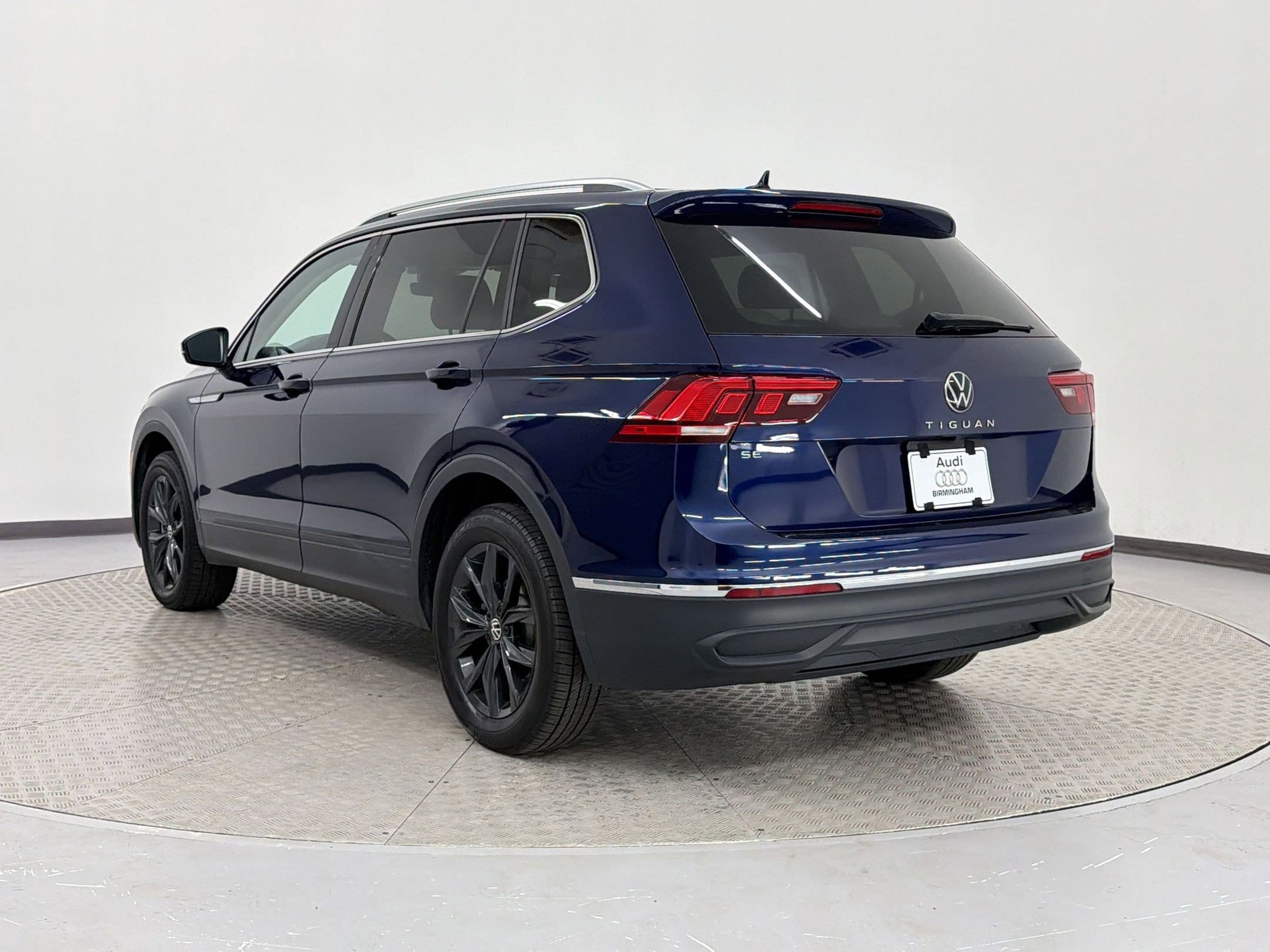 2024 Volkswagen Tiguan SE photo 2