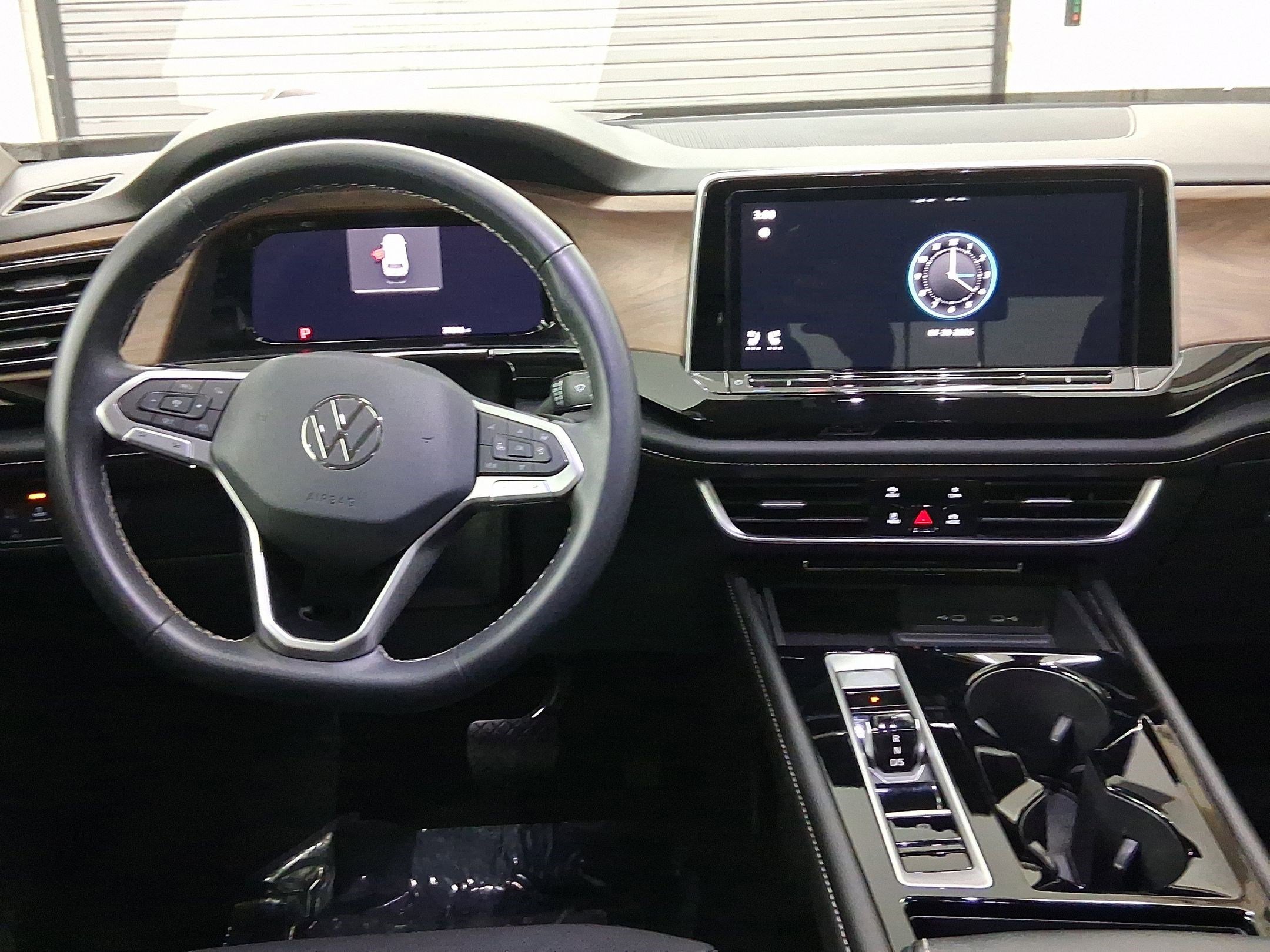 2024 Volkswagen Atlas SE Technology photo 4