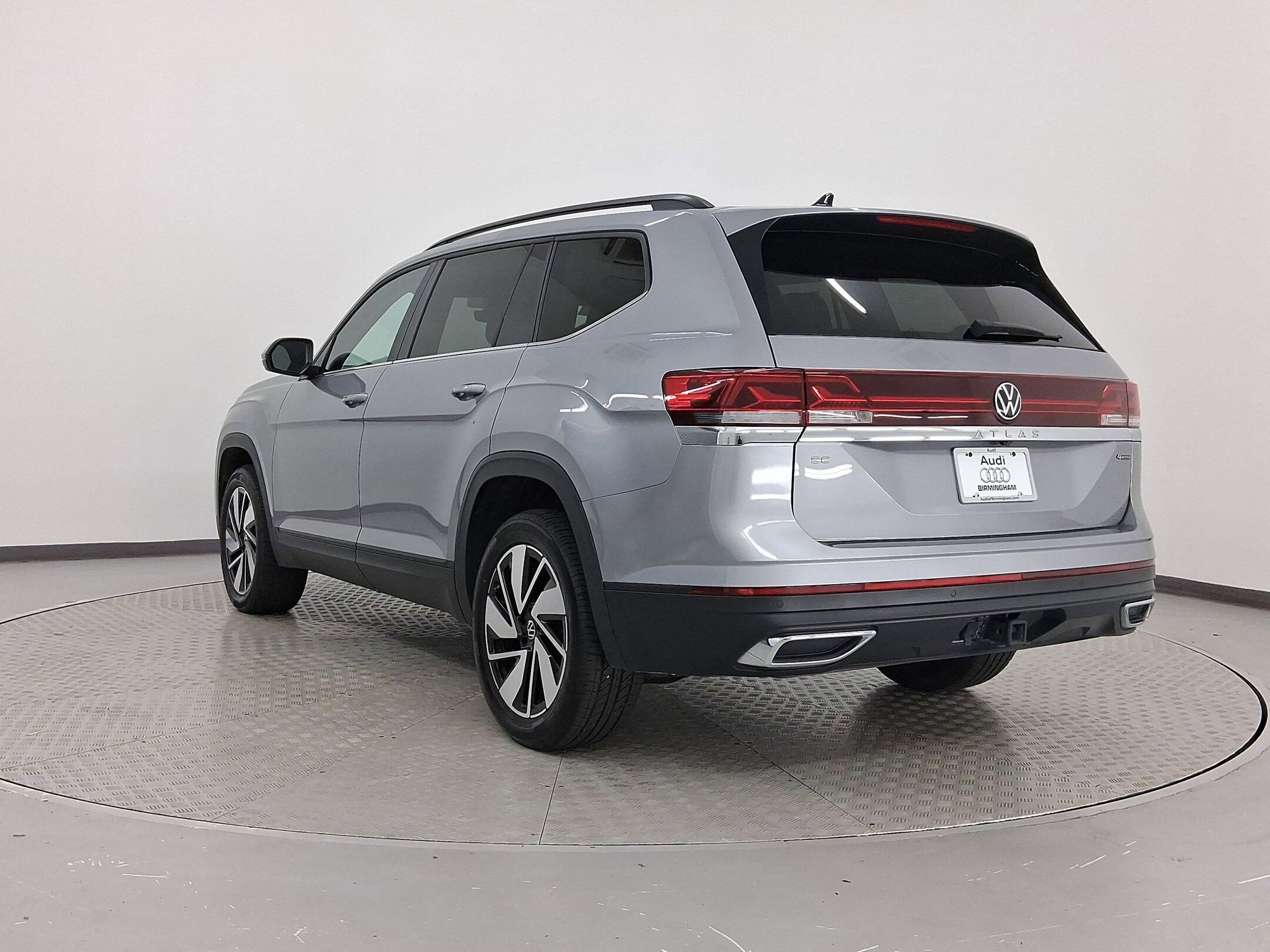 2024 Volkswagen Atlas SE Technology photo 3