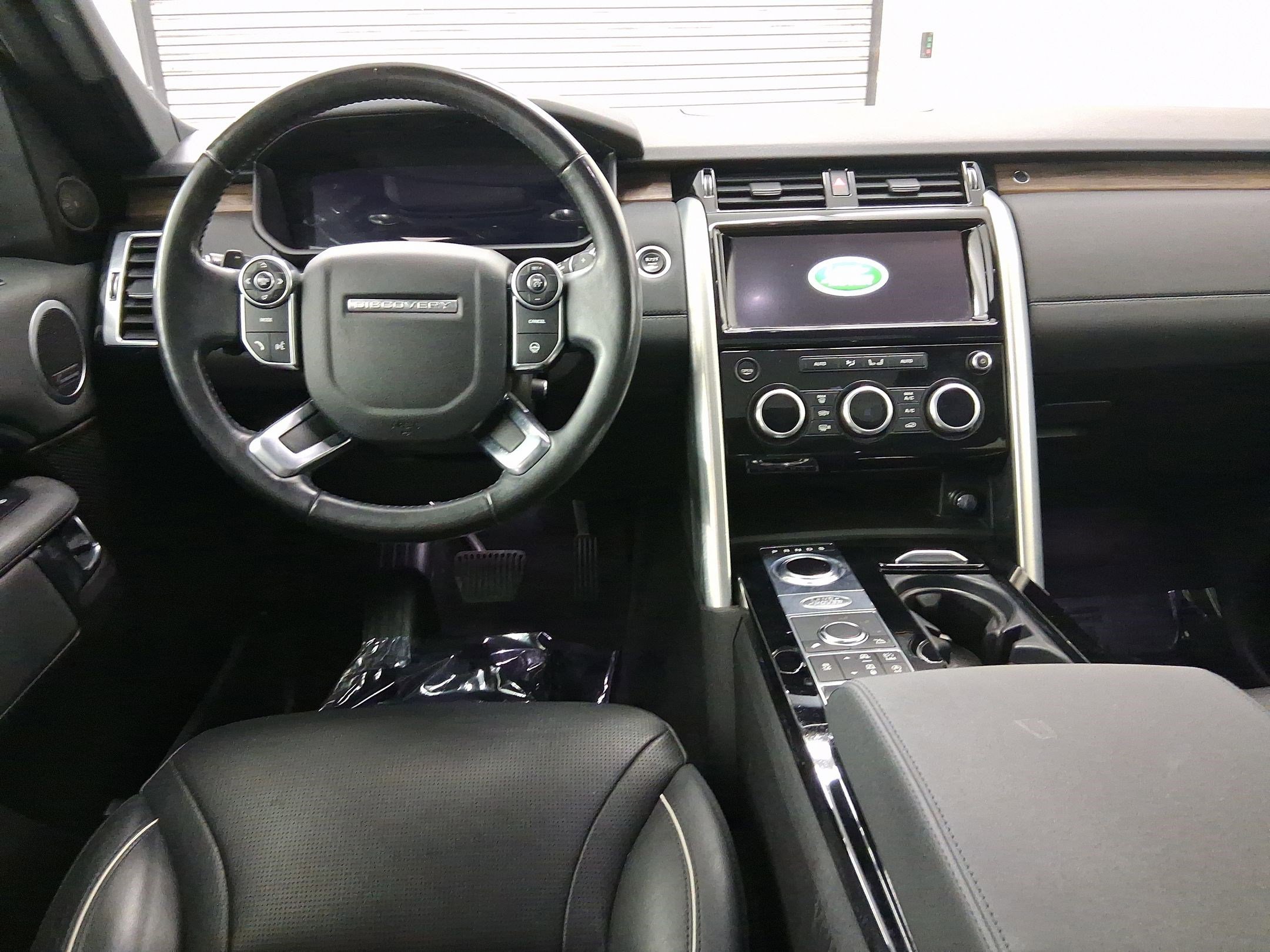 2018 Land Rover Discovery HSE photo 3