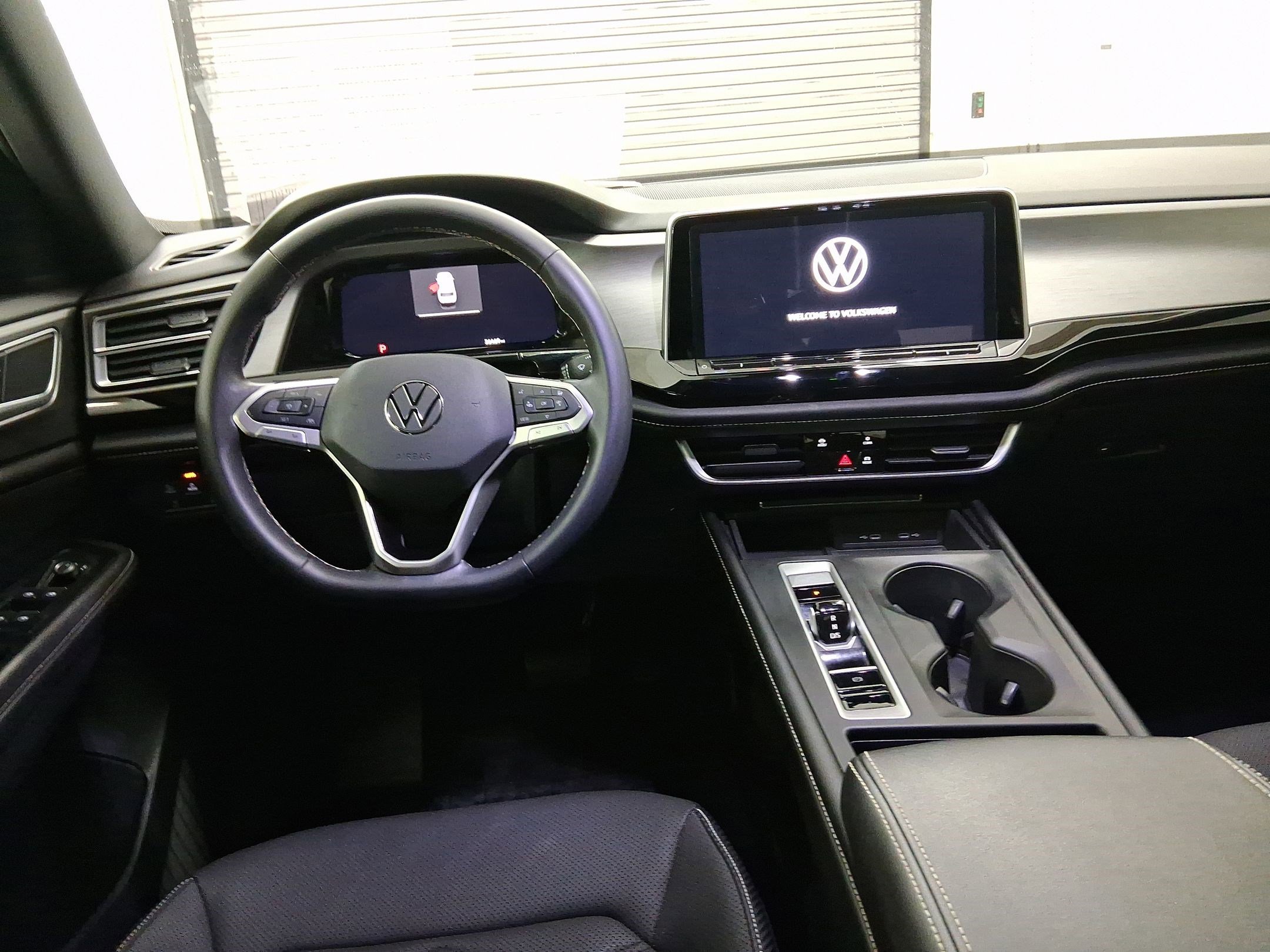 2024 Volkswagen Atlas Cross Sport SE photo 3