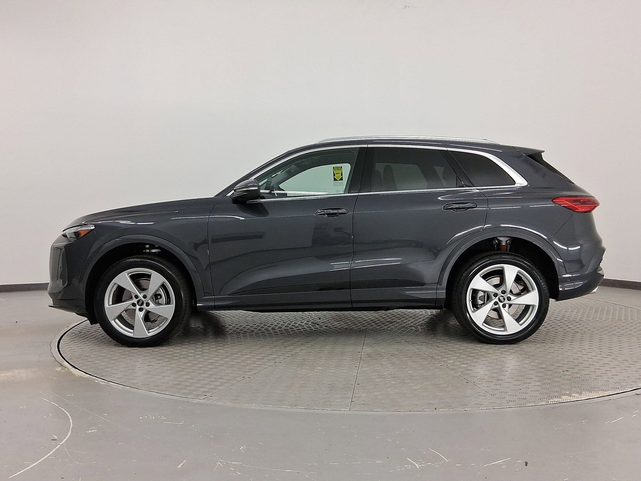 2025 Audi Q5 2.0T Premium Plus photo 2