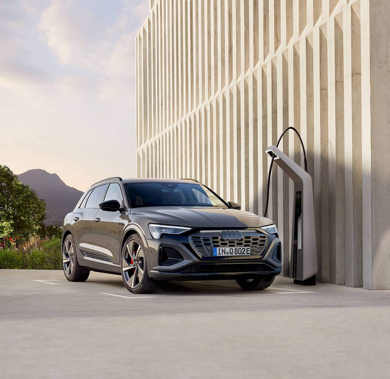 Audi e outlet tron charging