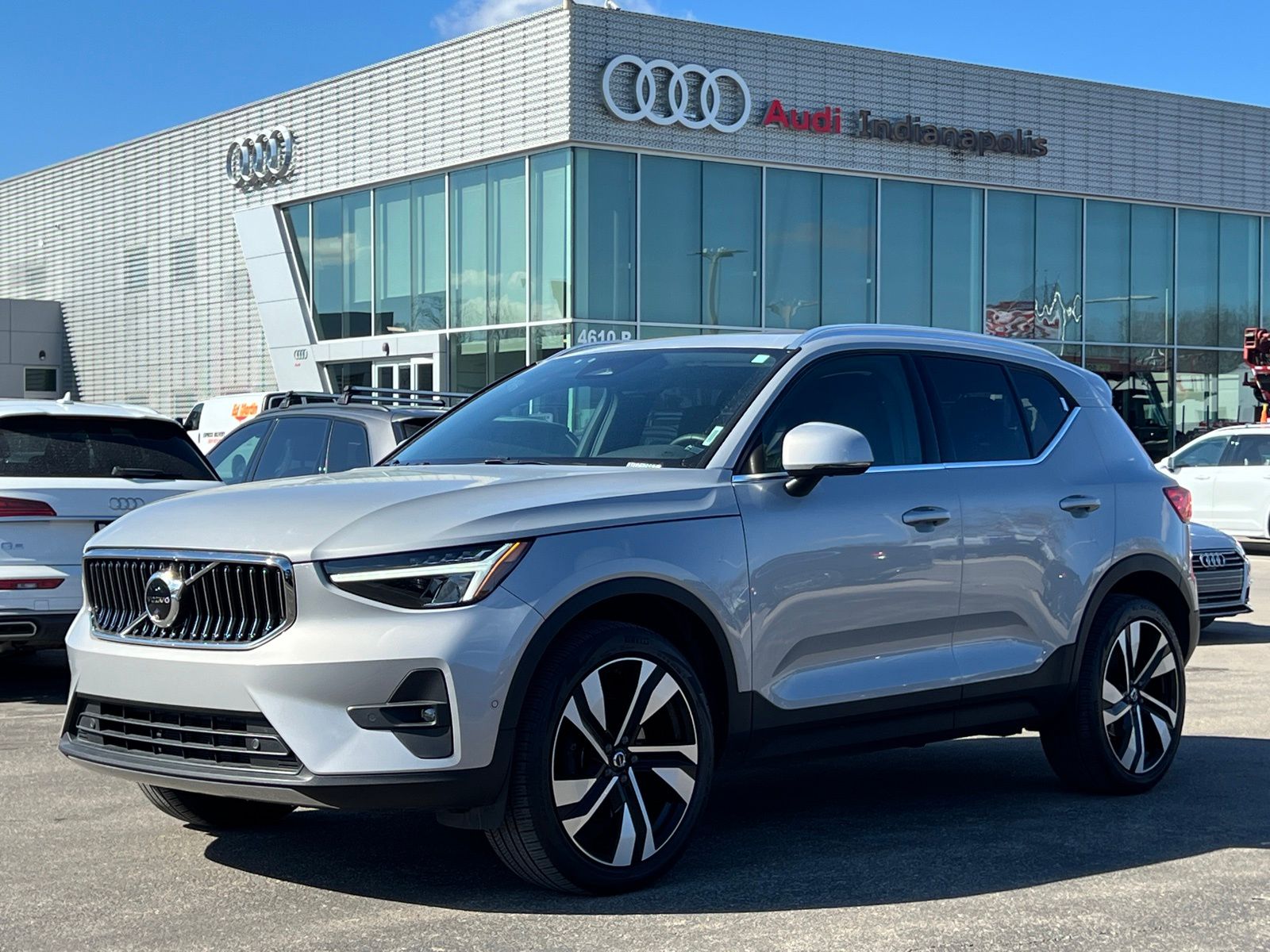 2024 Volvo XC40 B5 Plus Bright Theme AWD