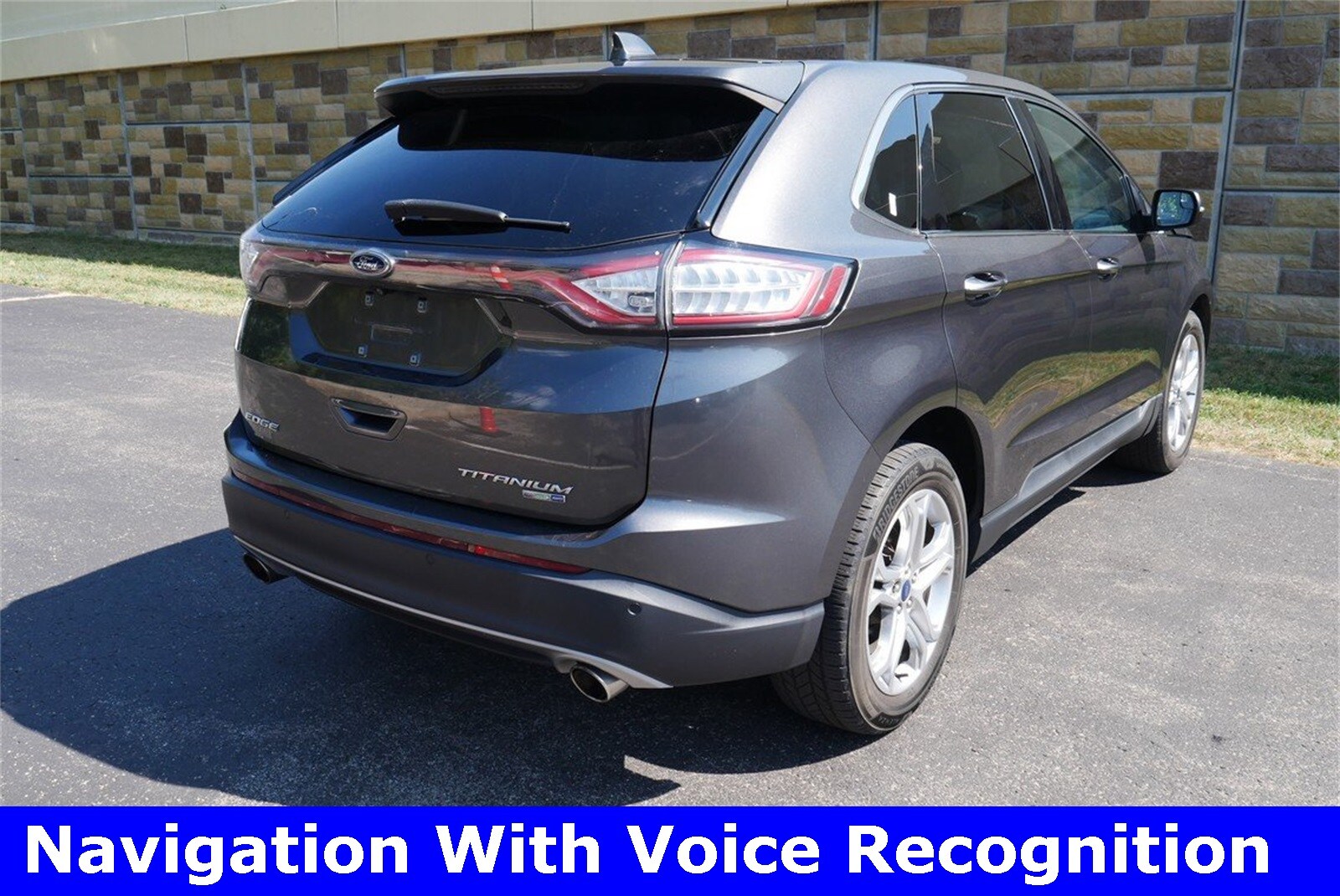 2018 Ford Edge Titanium photo 2