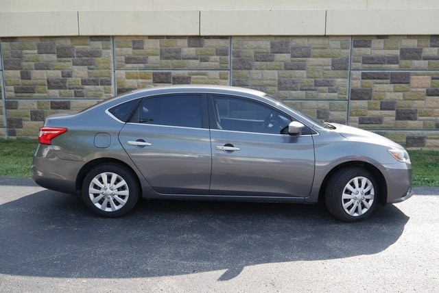 Used 2016 Nissan Sentra SV with VIN 3N1AB7AP1GL643895 for sale in Indianapolis, IN