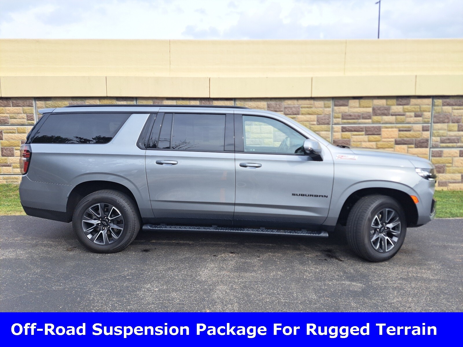 2023 Chevrolet Suburban Z71 photo 2