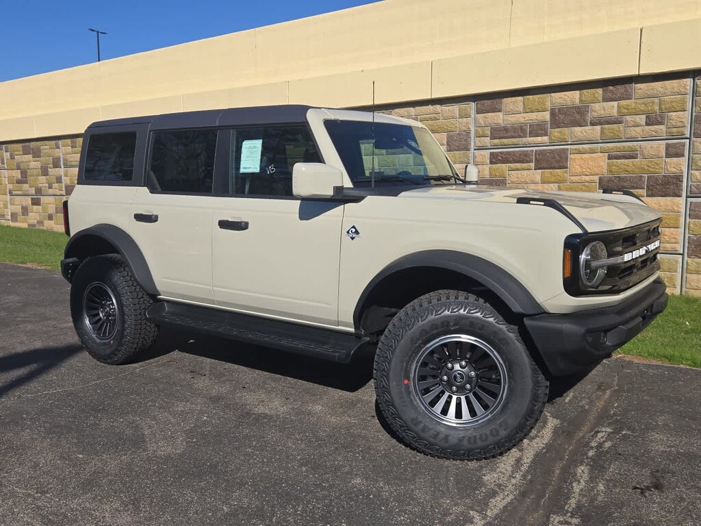 New 2026 Ford Bronco Outer Banks 4x4