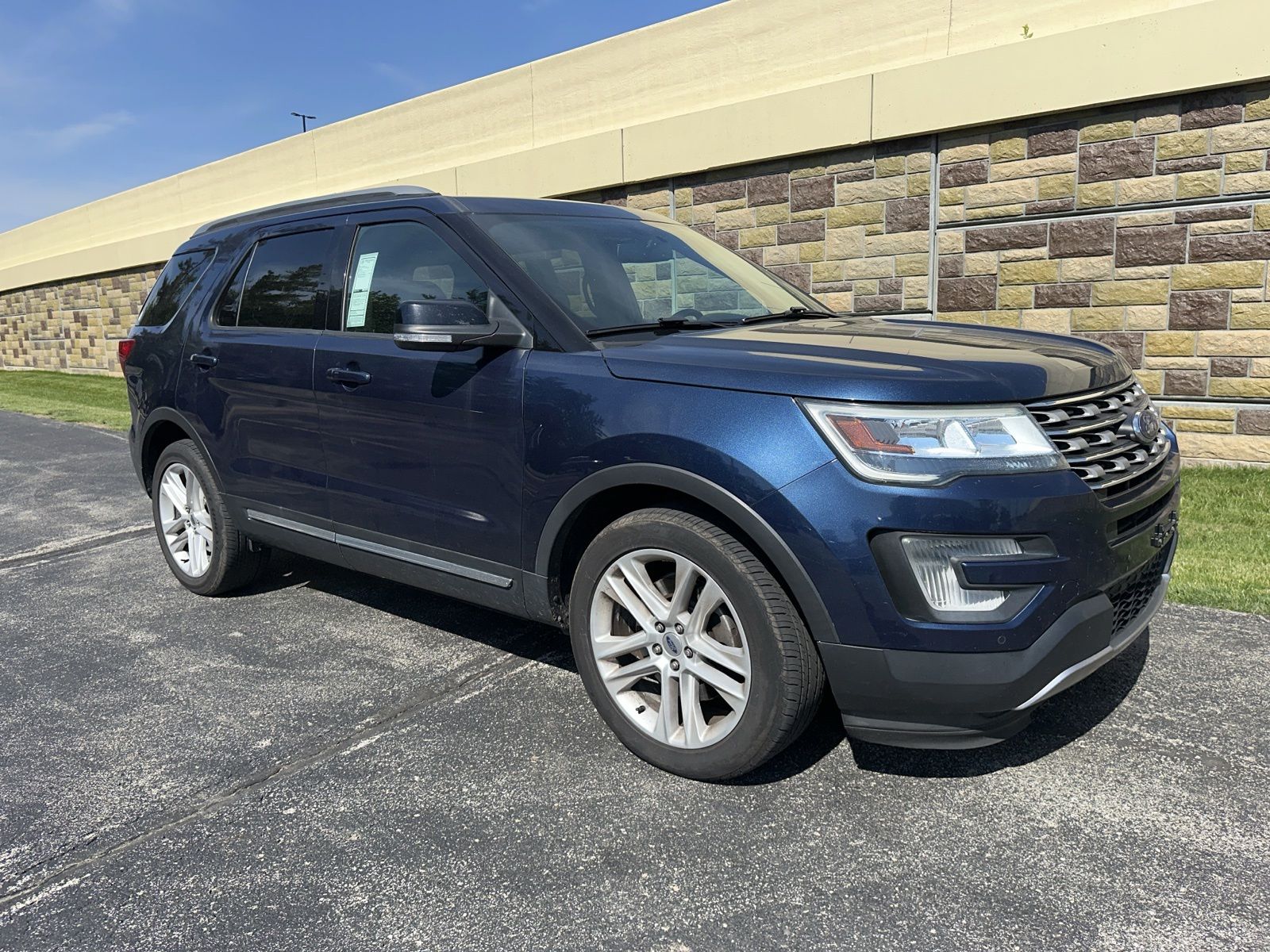 2016 Ford Explorer XLT 4WD's photo