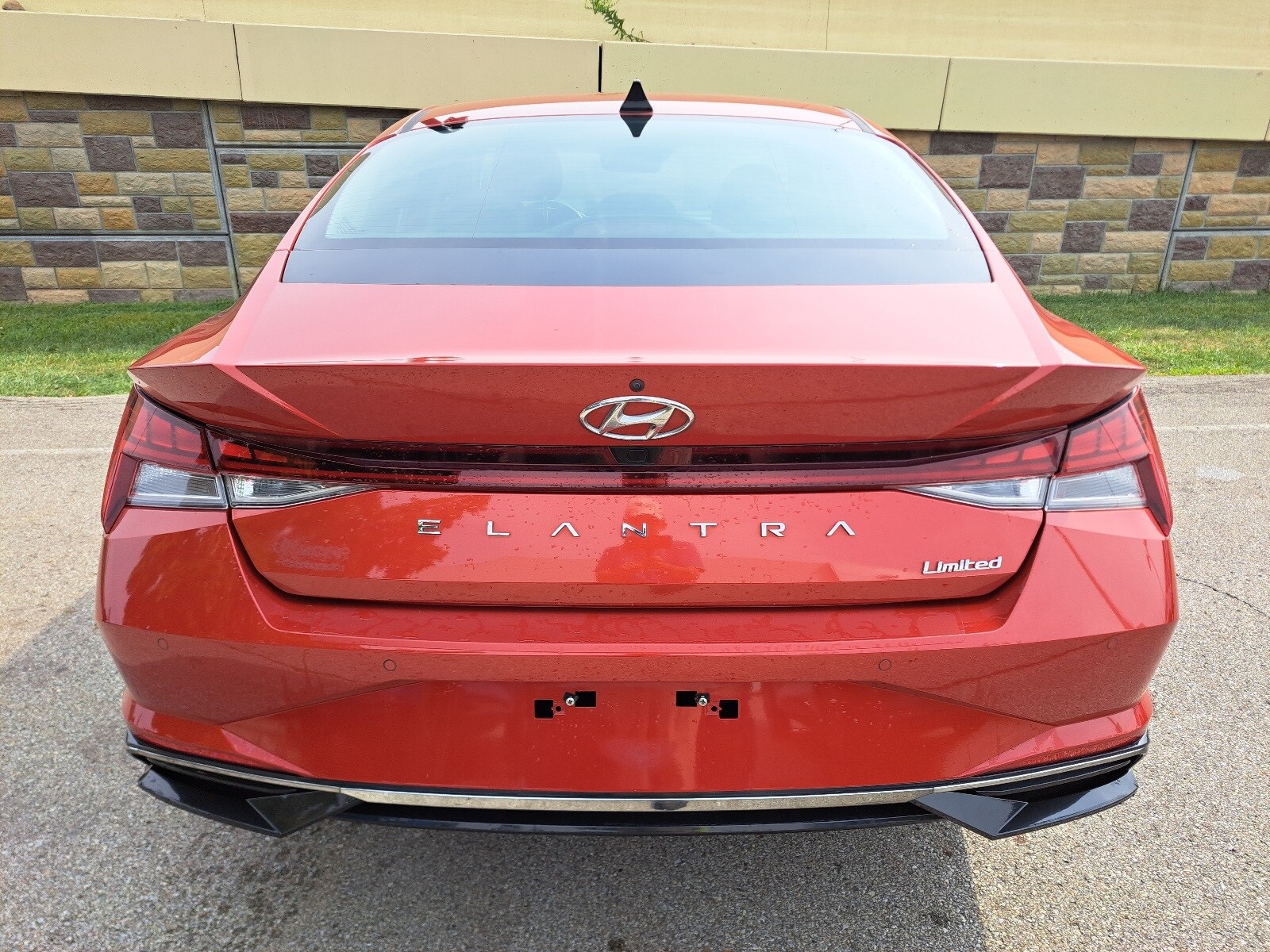 2021 Hyundai Elantra Limited photo 4