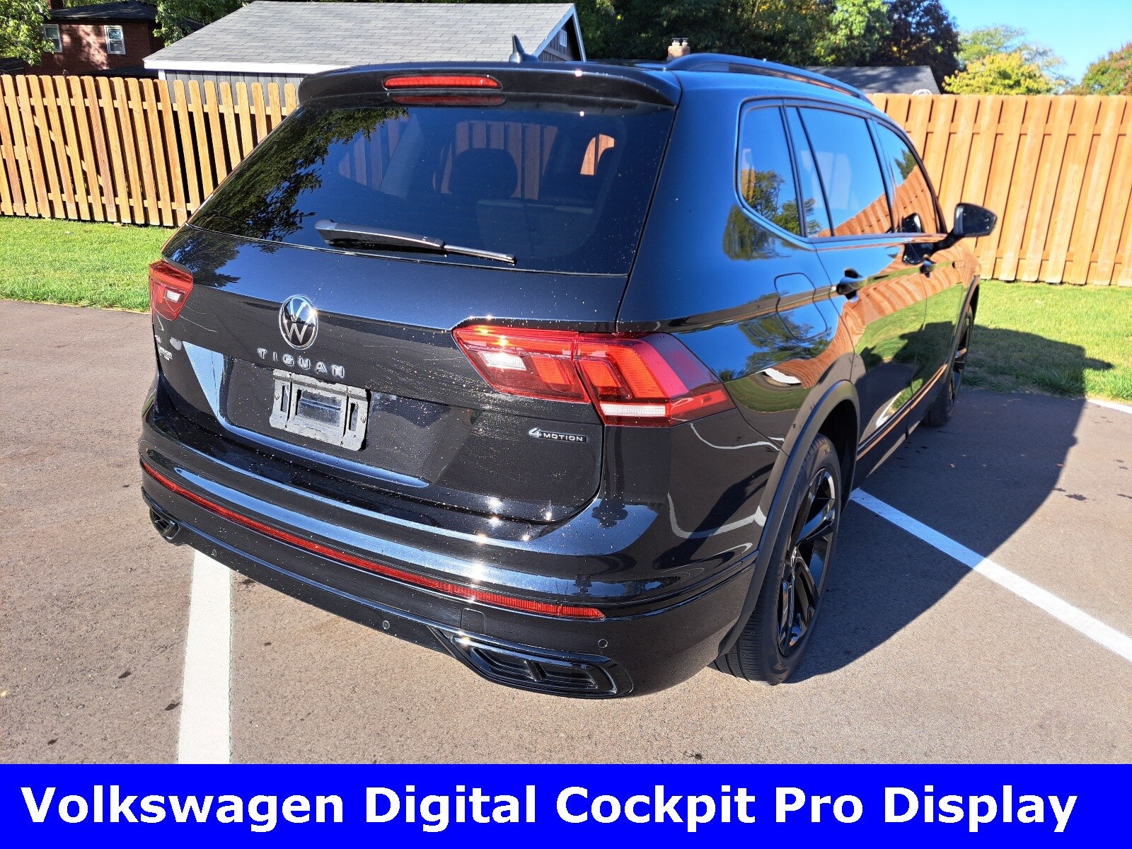 2023 Volkswagen Tiguan SE R-Line Black photo 2