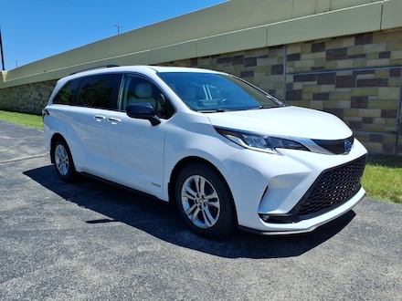 2021 Toyota Sienna XSE Minivan/Van