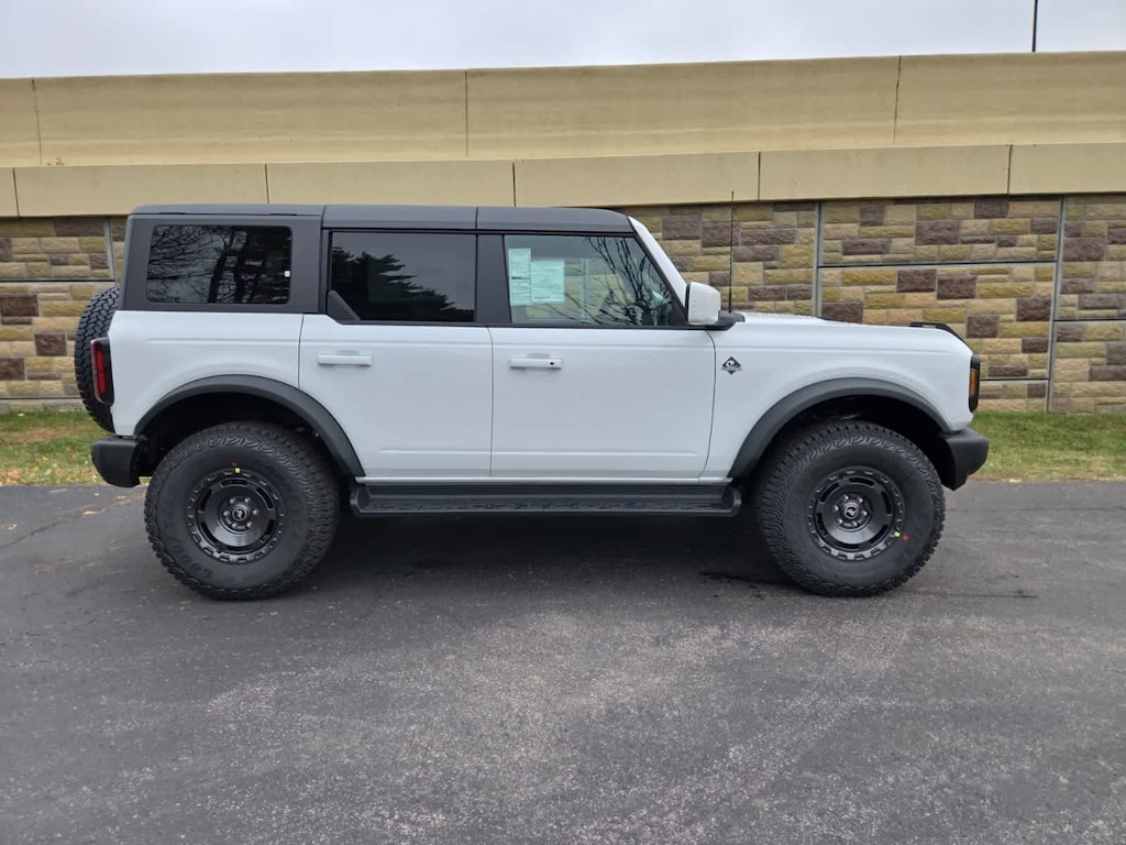 New 2025 Ford Bronco Outer Banks 4x4