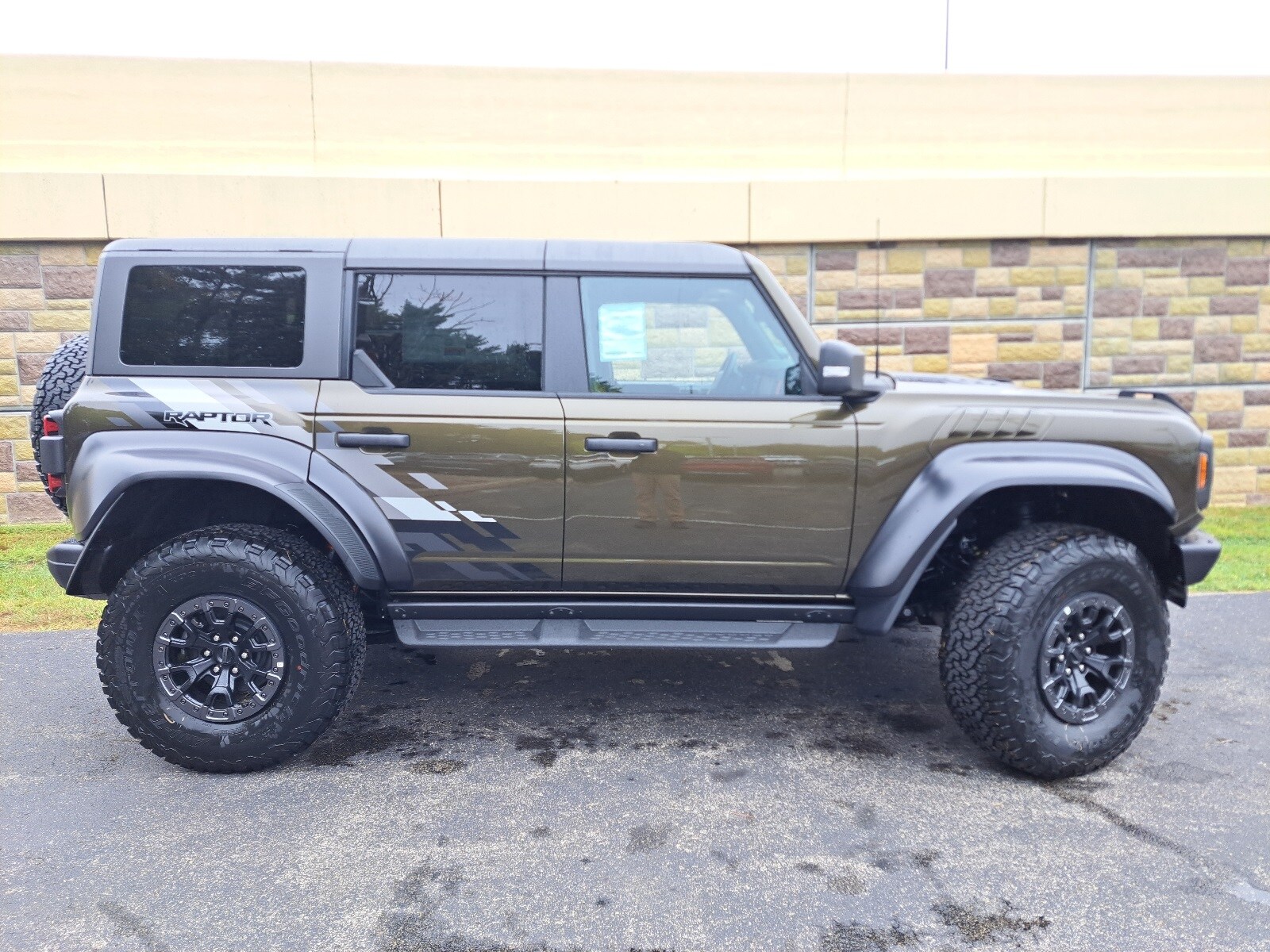 2025 Ford Bronco Raptor photo 2
