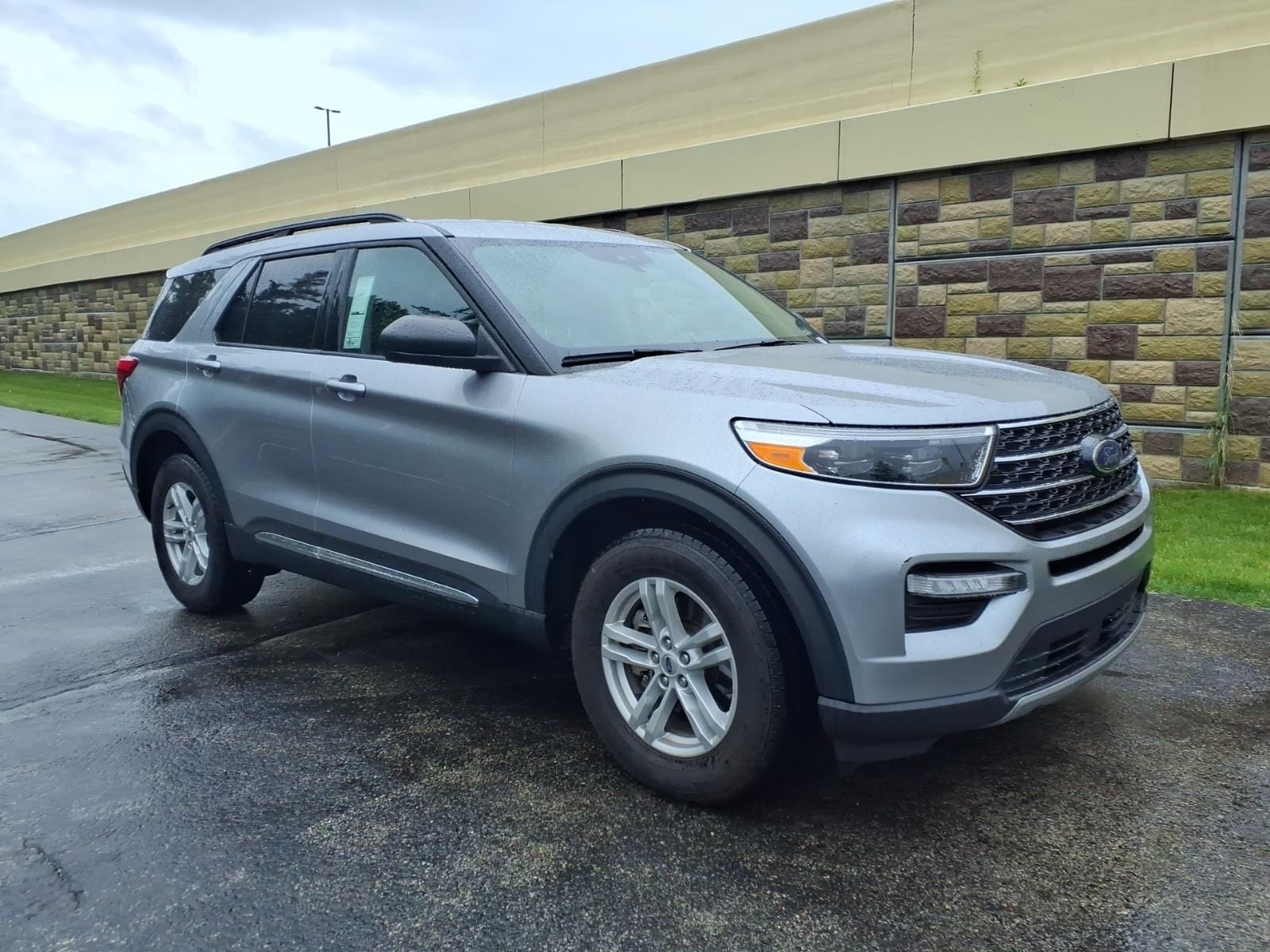2021 Ford Explorer XLT 4WD's photo