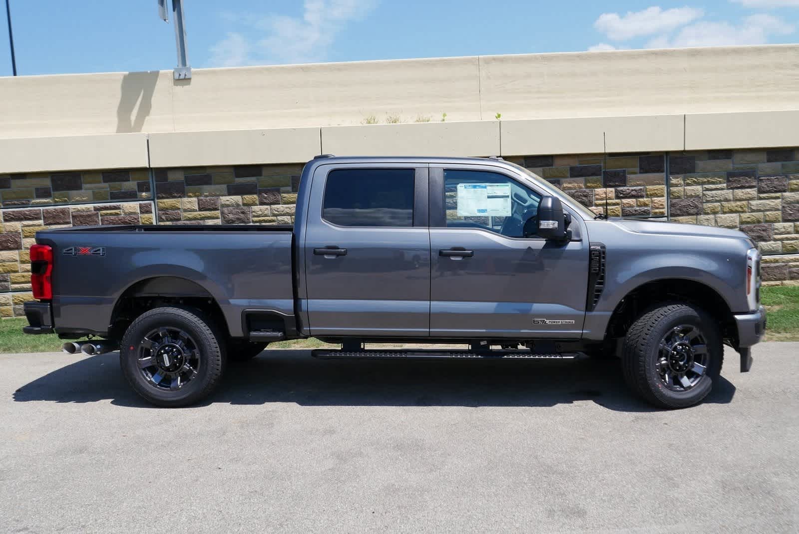 2025 Ford F-350 XL photo 2