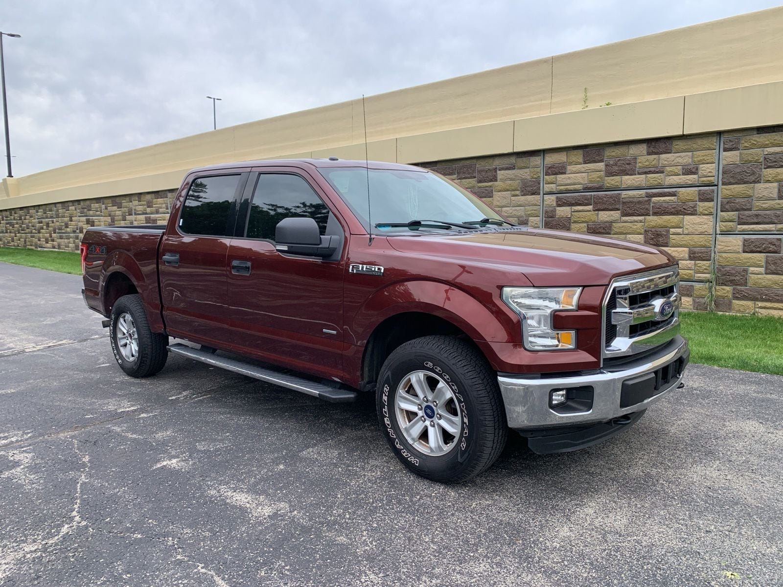 2015 Ford F-150 XLT 4x4 SuperCrew 145-in's photo