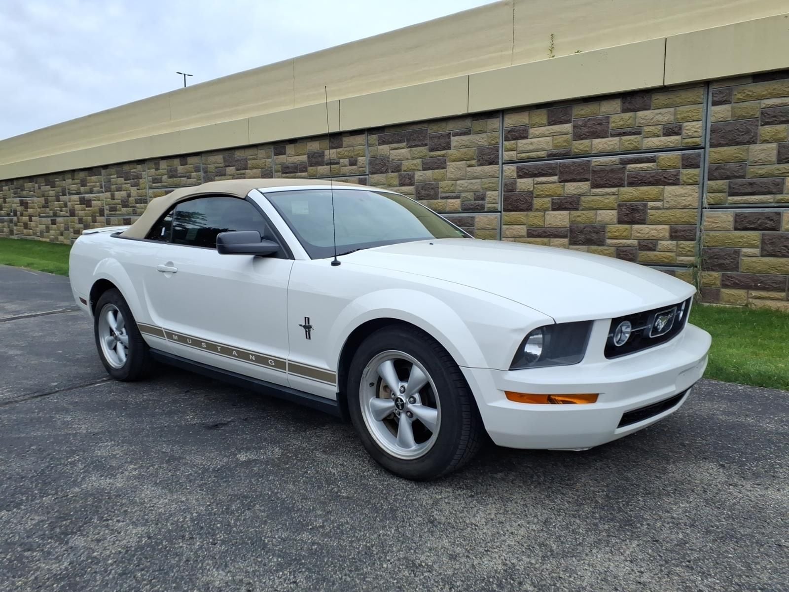 2008 Ford Mustang V6 Premium's photo