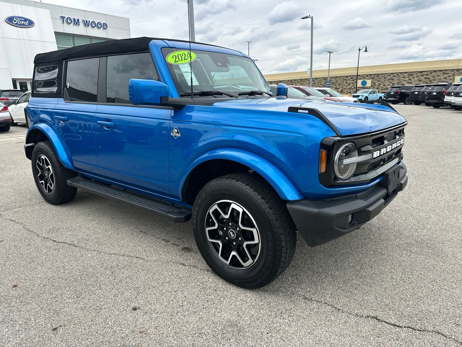 2024 Ford Bronco Outer Banks 4WD 4-door's photo