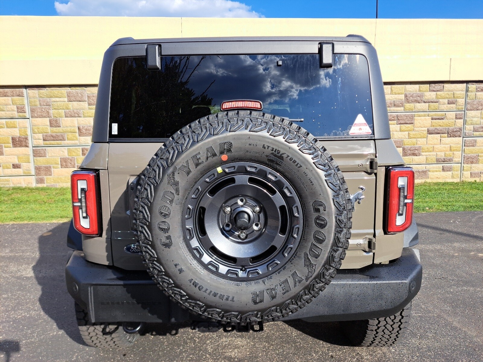 2025 Ford Bronco Outer Banks photo 3