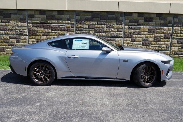 2025 Ford Mustang GT Premium photo 2