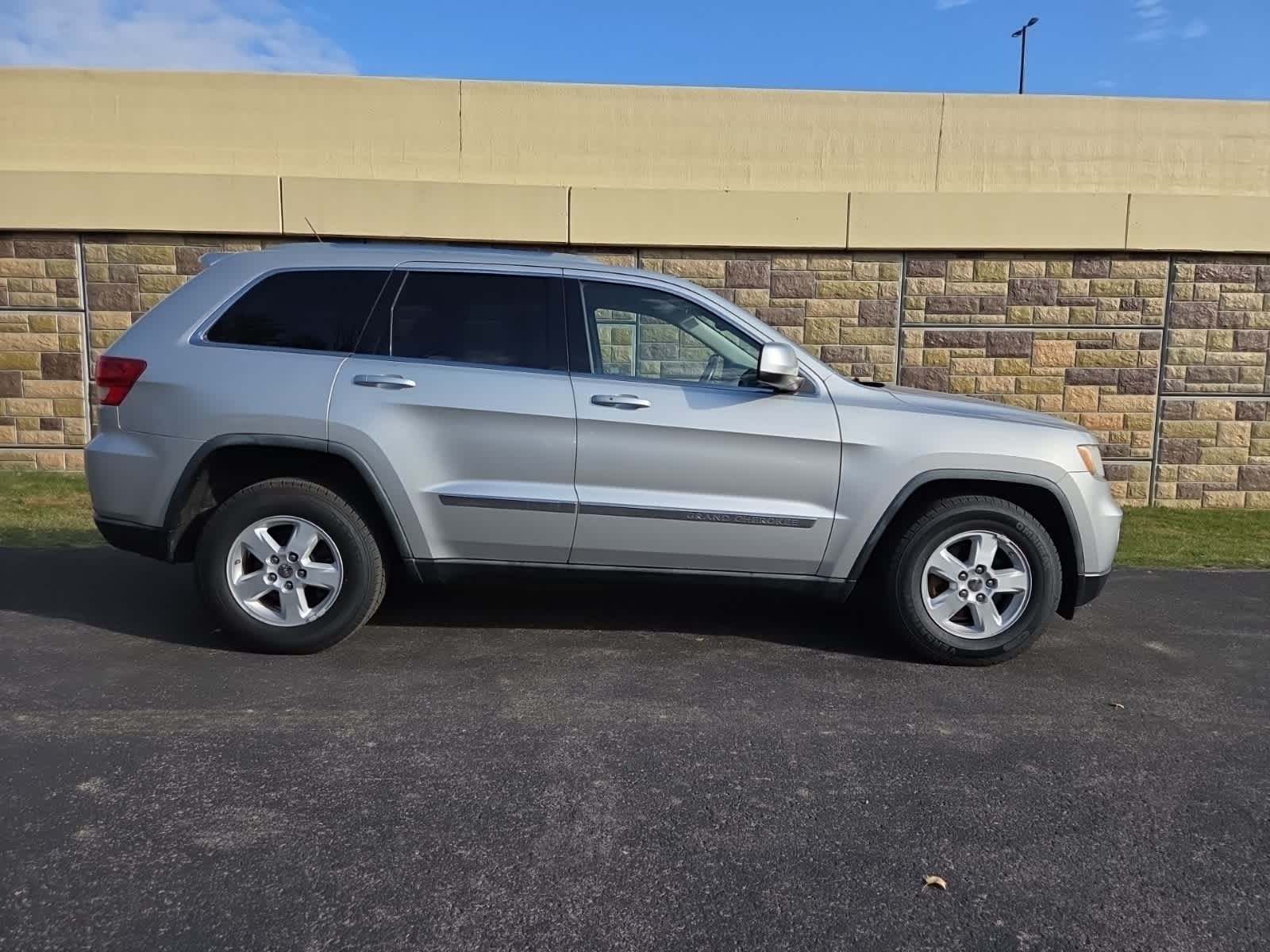 2012 Jeep Grand Cherokee Laredo photo 2
