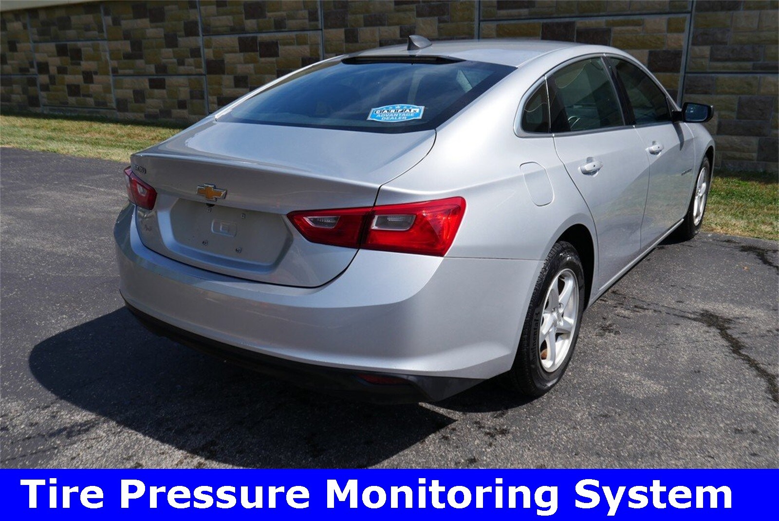 2018 Chevrolet Malibu LS photo 2