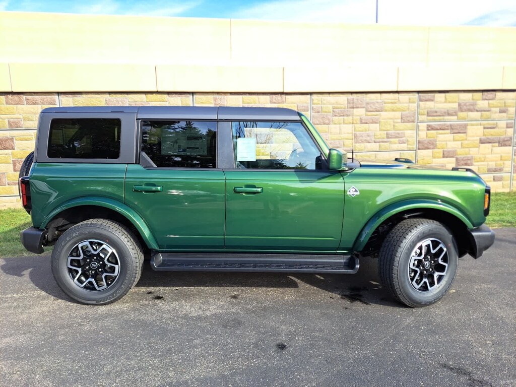 New 2025 Ford Bronco Outer Banks 4x4
