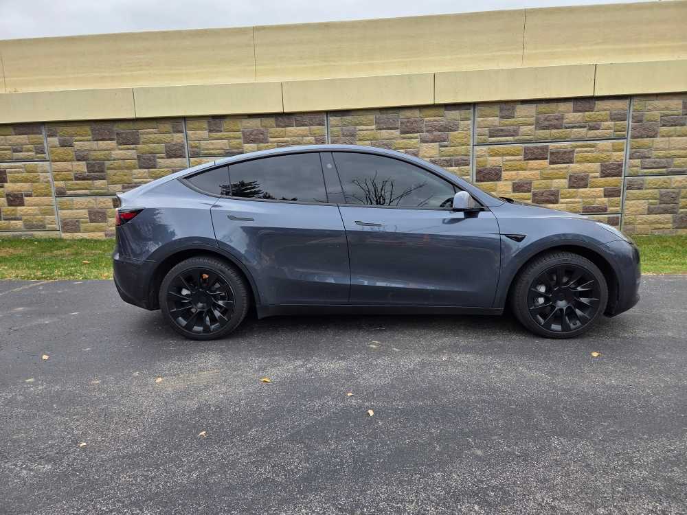 2023 Tesla Model Y Long Range photo 2