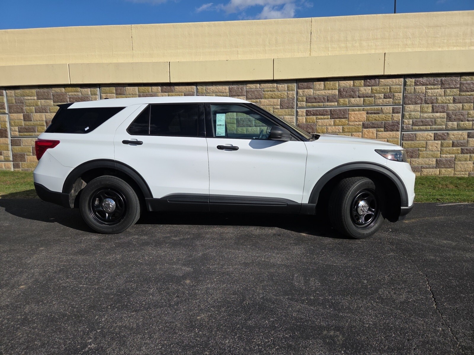 2020 Ford Explorer photo 2