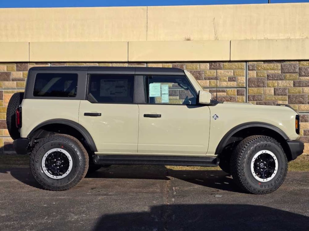 New 2026 Ford Bronco Outer Banks 4x4