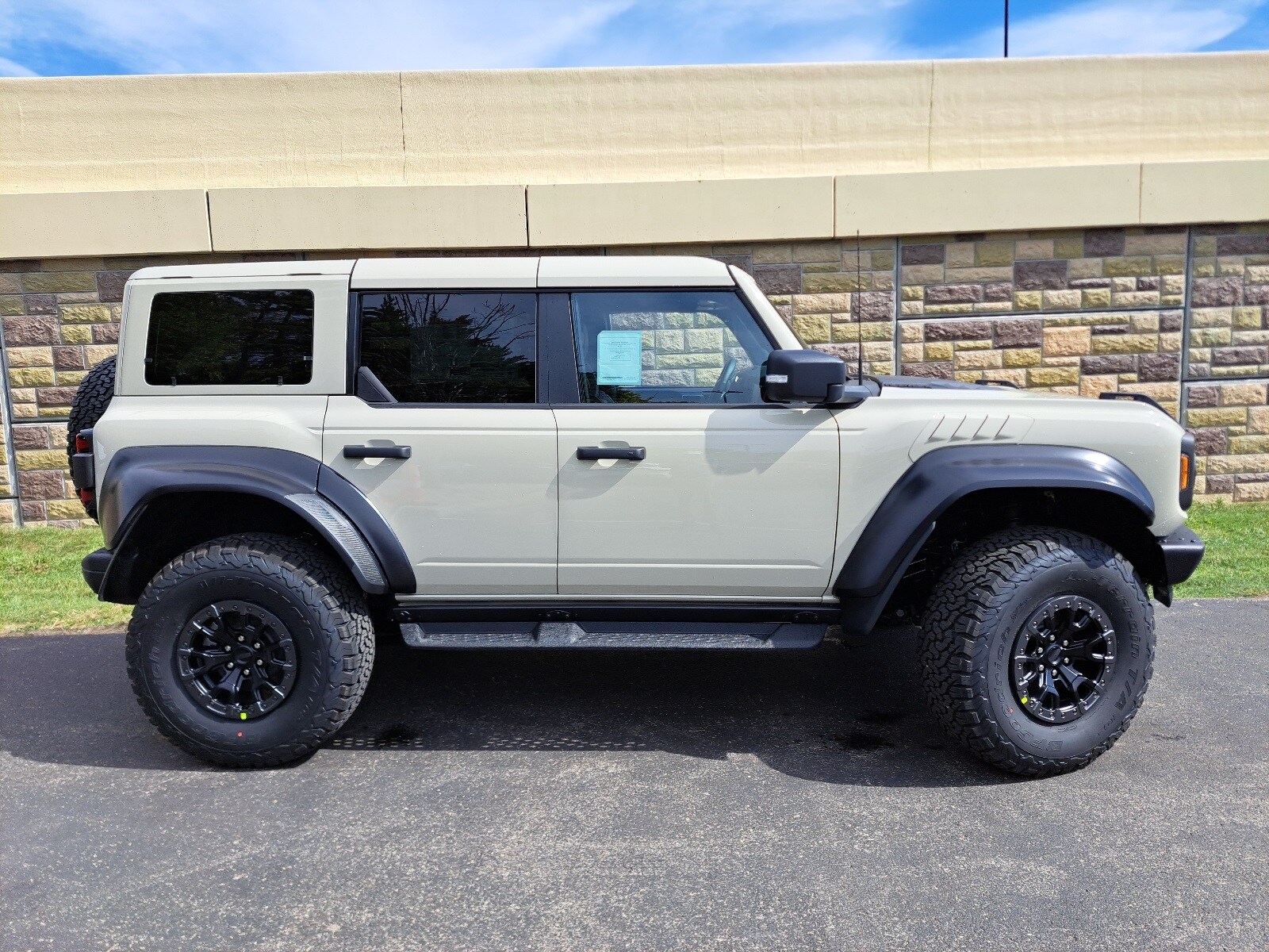 2025 Ford Bronco Raptor photo 2