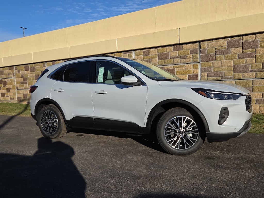 New 2026 Ford Escape Phev FWD