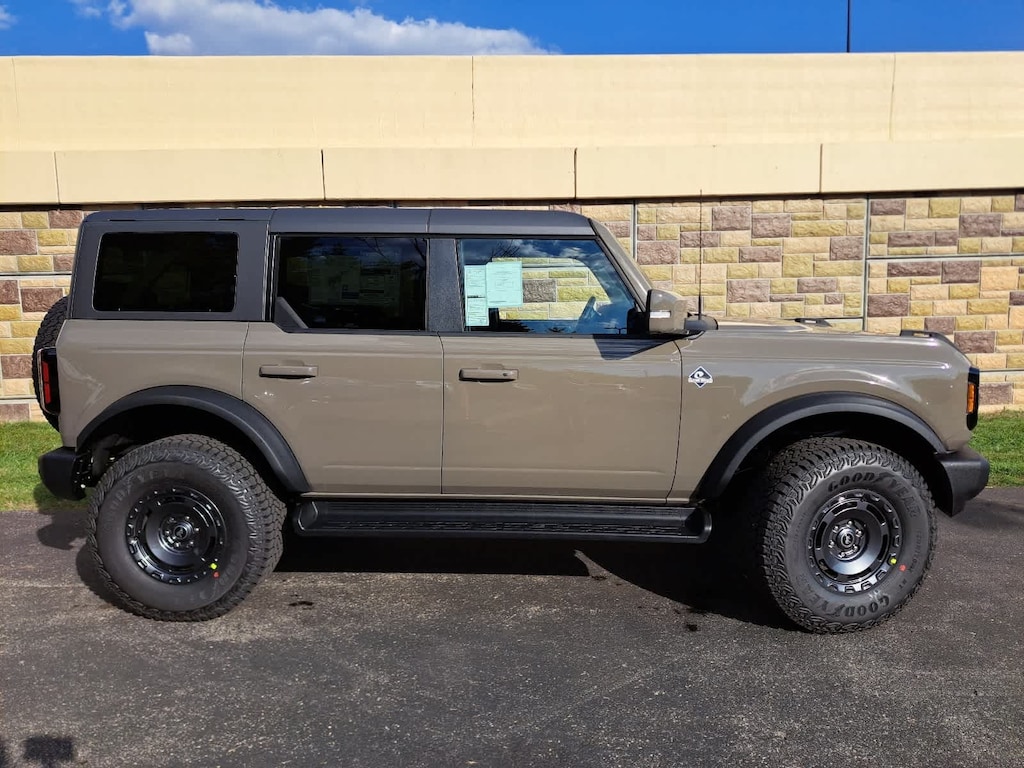 New 2025 Ford Bronco Outer Banks 4x4