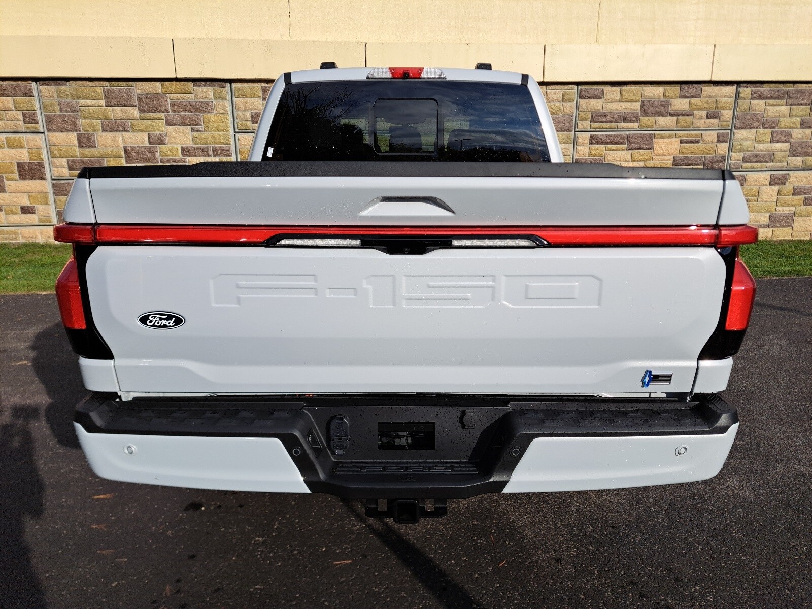 2025 Ford F-150 Lightning Lariat photo 4