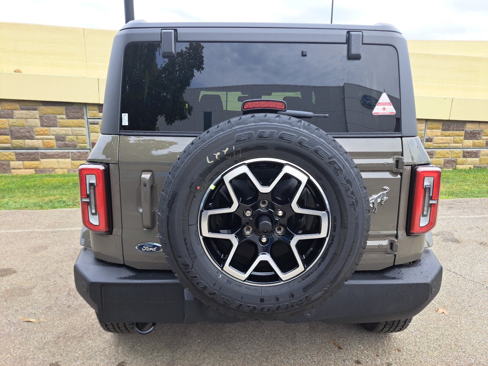 2025 Ford Bronco Outer Banks photo 4