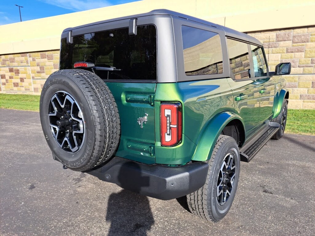 New 2025 Ford Bronco Outer Banks 4x4