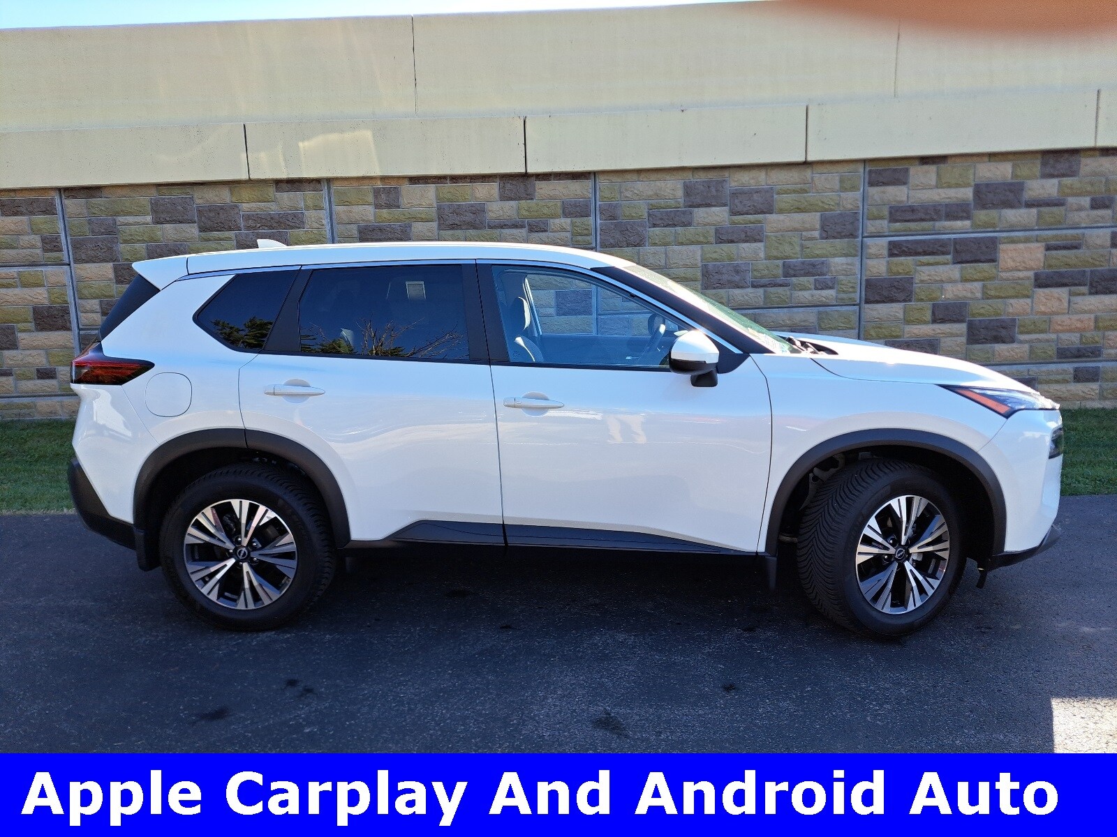 2023 Nissan Rogue SV photo 2