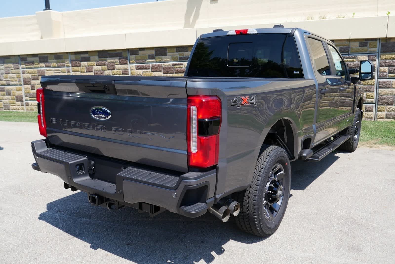 2025 Ford F-350 XL photo 3