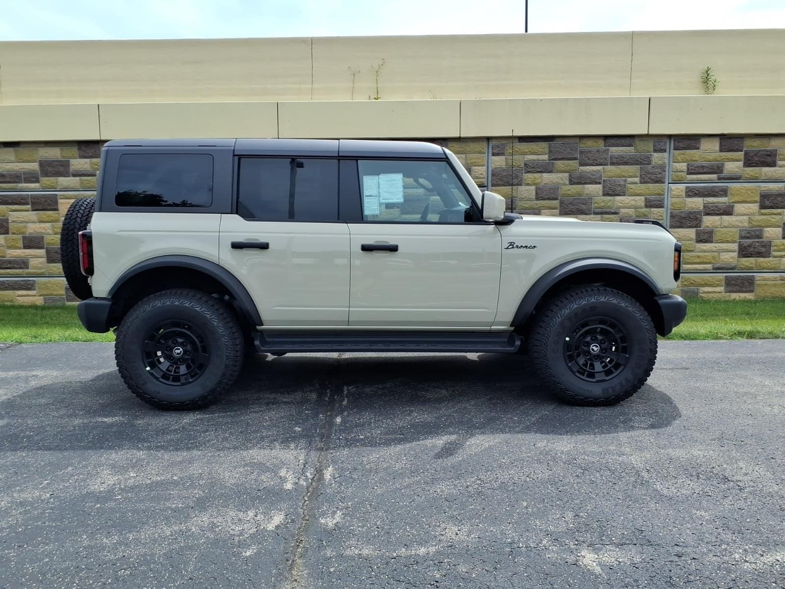 2026 Ford Bronco 4-Door Outer Banks - Photo 11