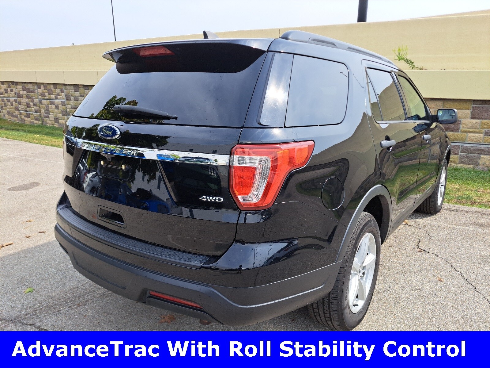 2018 Ford Explorer Base photo 3